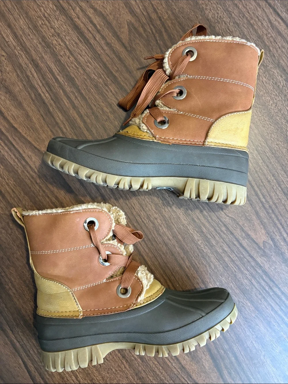 Tommy Hilfiger Size 7 Duck Boots Faux Shearling Lined Waterproof